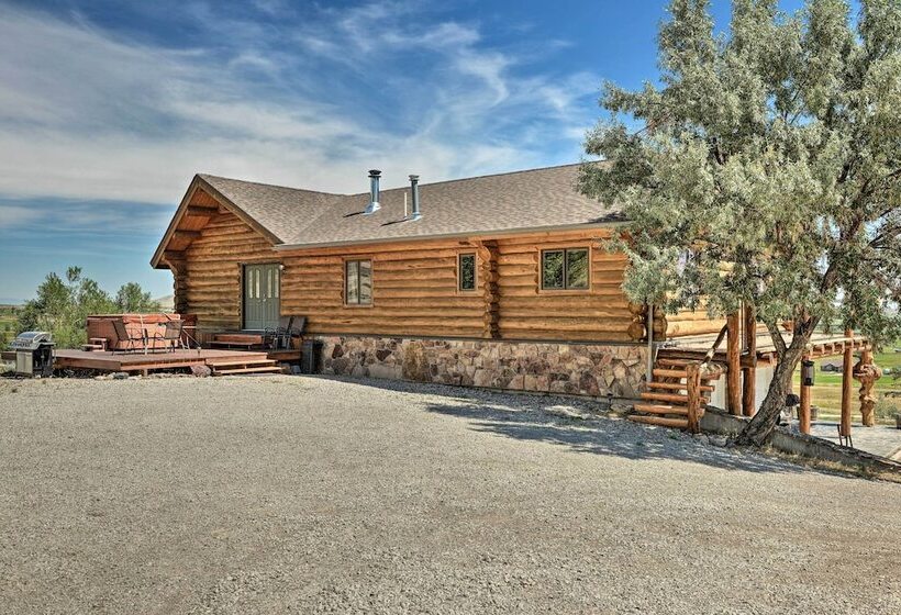 Exquisite Log Home With Lander Valley Views!