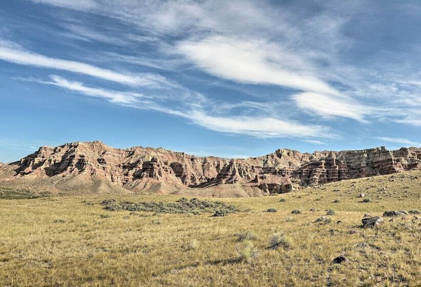 Exquisite Log Home With Lander Valley Views!