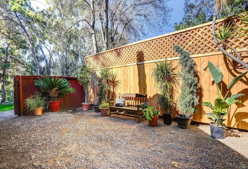 Fallbrook Vacation Rental: 3 Mi To Wineries!