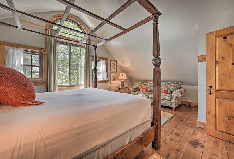 Peaceful Farmhouse W/ Fire Pit: Near Town & Lake!