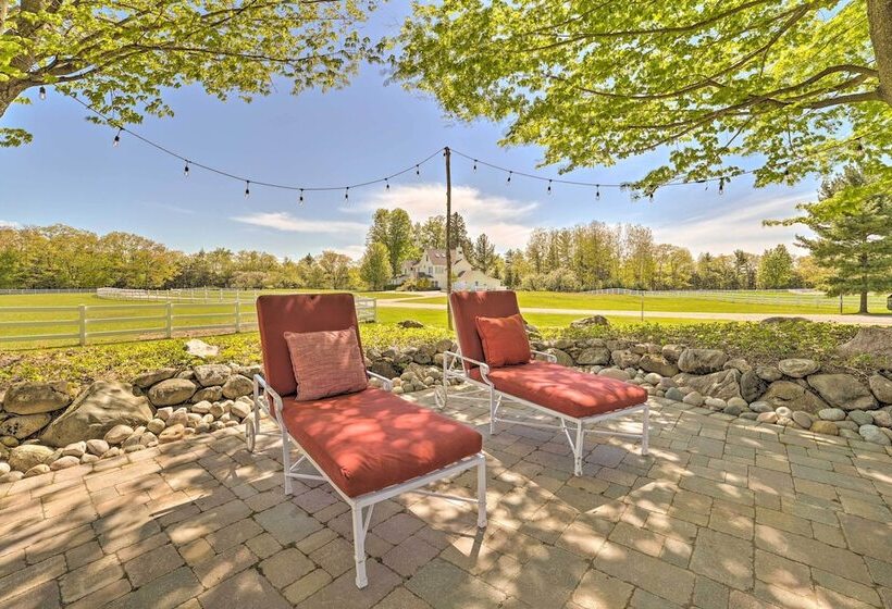 Peaceful Farmhouse W/ Fire Pit: Near Town & Lake!