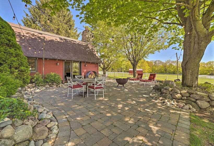 Peaceful Farmhouse W/ Fire Pit: Near Town & Lake!