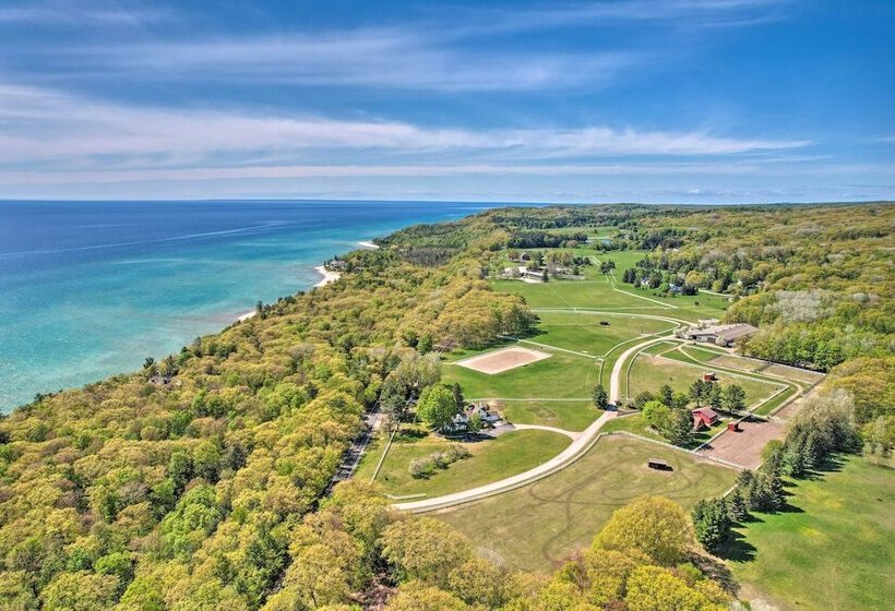 Peaceful Farmhouse W/ Fire Pit: Near Town & Lake!