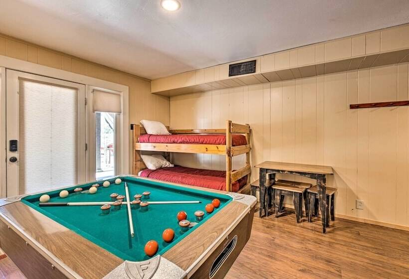 Family Friendly Red River Retreat W/ Deck!