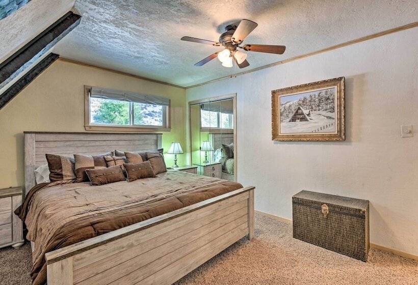 Family Friendly Red River Retreat W/ Deck!
