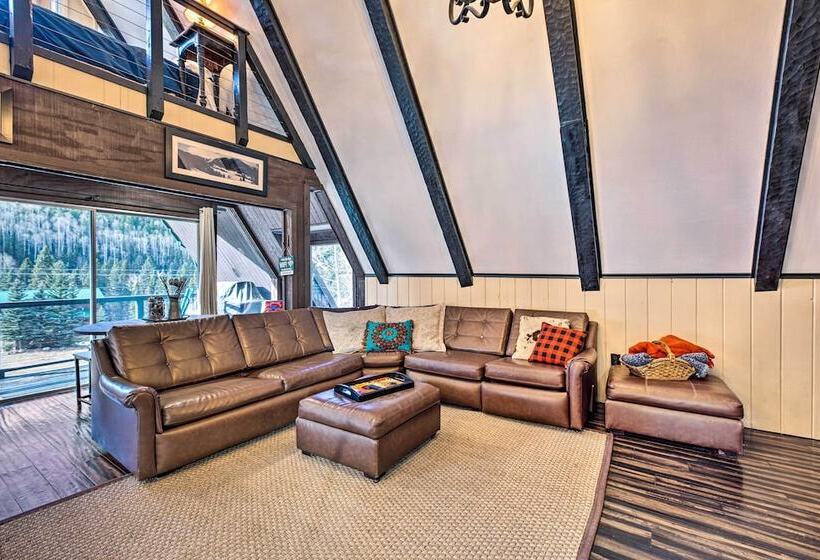 Family Friendly Red River Retreat W/ Deck!