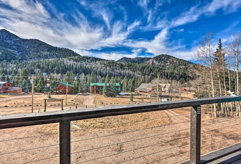 Family Friendly Red River Retreat W/ Deck!