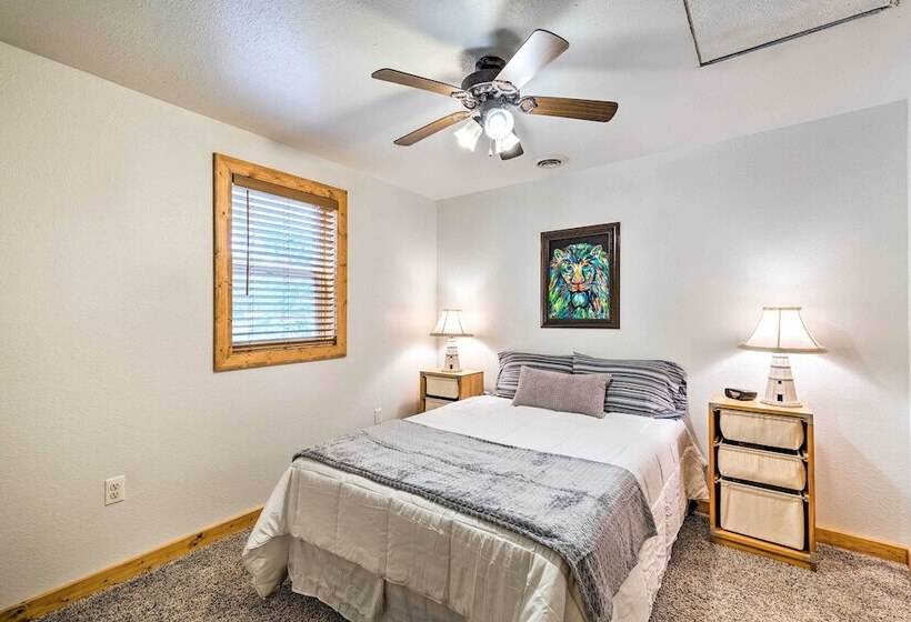 Family Home W/ Hot Tub   Walk To Johnson Lake!