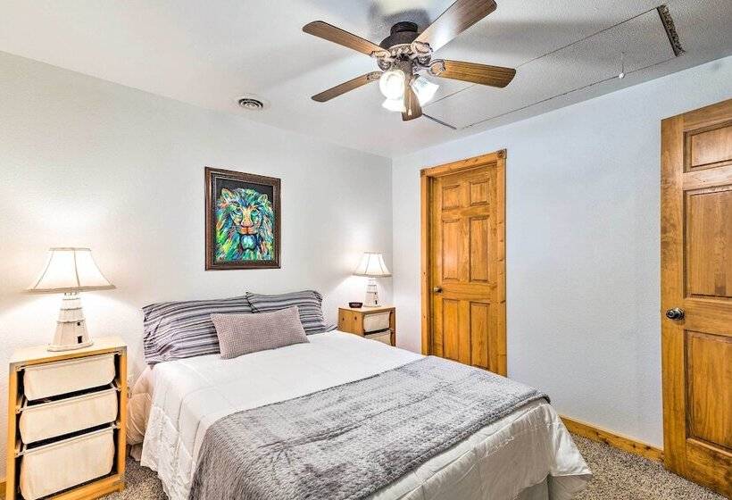 Family Home W/ Hot Tub   Walk To Johnson Lake!