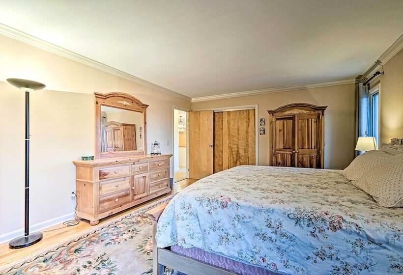 Family Winter Retreat W/ Hot Tub: 14 Mi To Slopes!