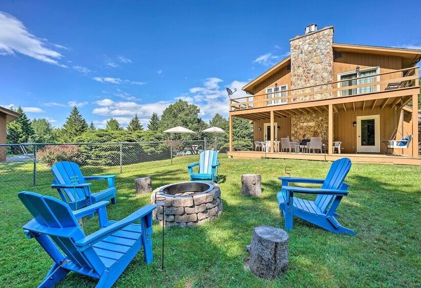 Family Winter Retreat W/ Hot Tub: 14 Mi To Slopes!