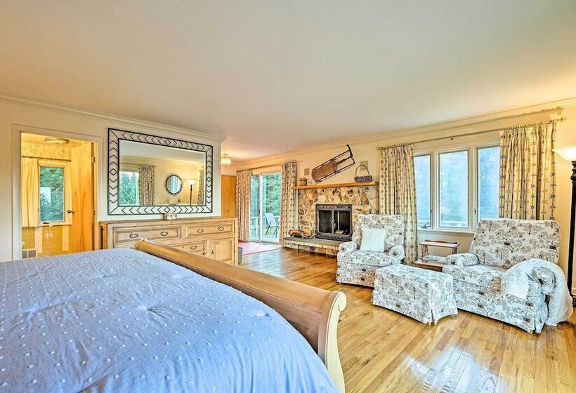 Family Winter Retreat W/ Hot Tub: 14 Mi To Slopes!