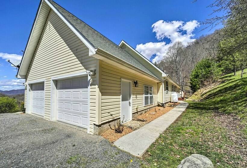 Family Friendly Waynesville Home W/ Fire Pit!