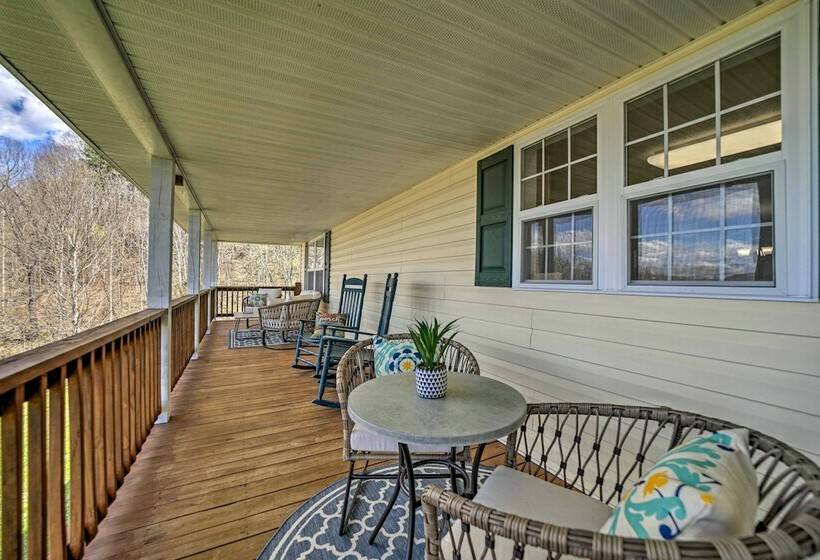 Family Friendly Waynesville Home W/ Fire Pit!