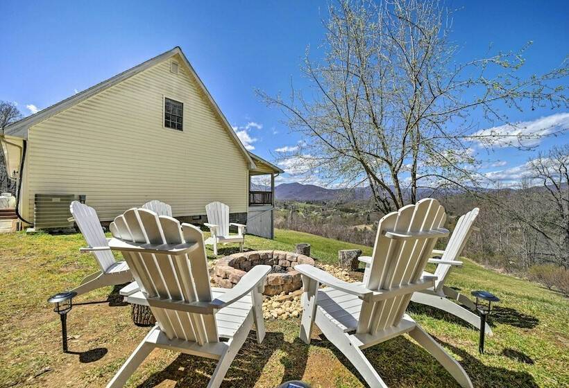 Family Friendly Waynesville Home W/ Fire Pit!