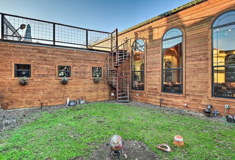 Banquet Hall & Pool: Expansive Forestburg Ranch!