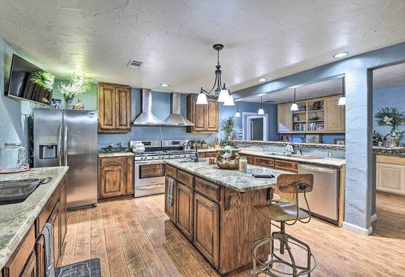 Banquet Hall & Pool: Expansive Forestburg Ranch!