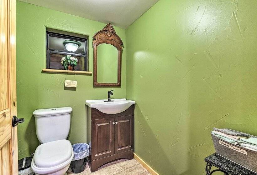 Banquet Hall & Pool: Expansive Forestburg Ranch!