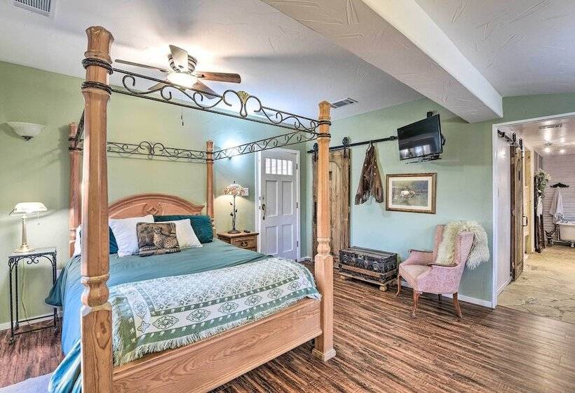 Banquet Hall & Pool: Expansive Forestburg Ranch!