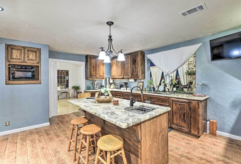 Banquet Hall & Pool: Expansive Forestburg Ranch!