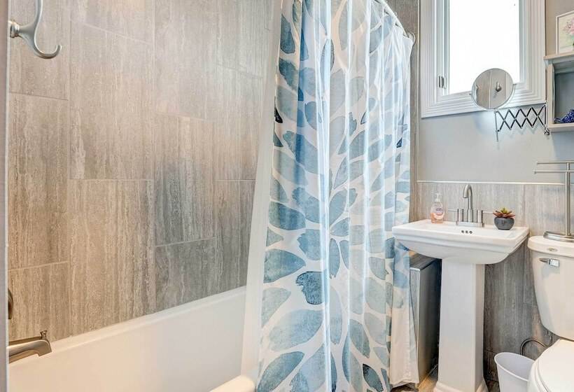 Fort Wayne Retreat, Walk To Parkview Field!