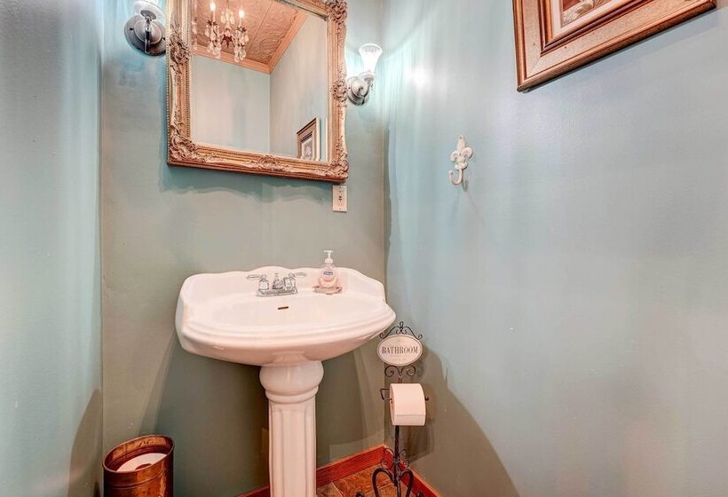 Fort Wayne Retreat, Walk To Parkview Field!