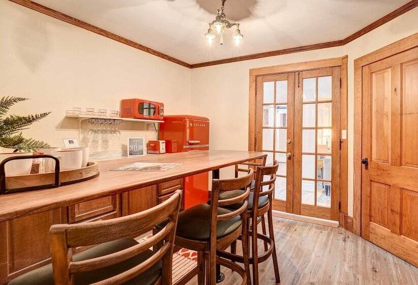 Fort Wayne Retreat, Walk To Parkview Field!