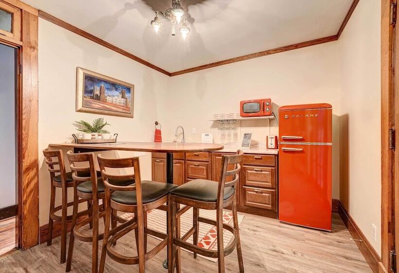 Fort Wayne Retreat, Walk To Parkview Field!