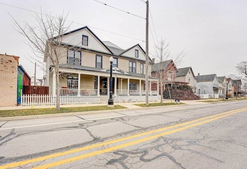 Fort Wayne Retreat, Walk To Parkview Field!