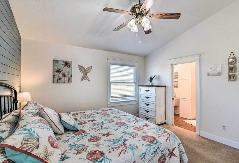 Freeport Home W/ Boat Dock < 2 Mi To Beach!