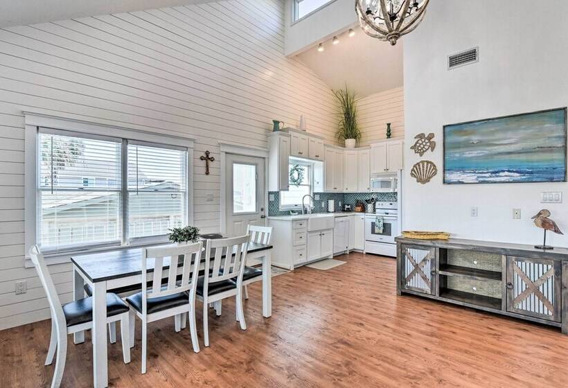 Freeport Home W/ Boat Dock < 2 Mi To Beach!