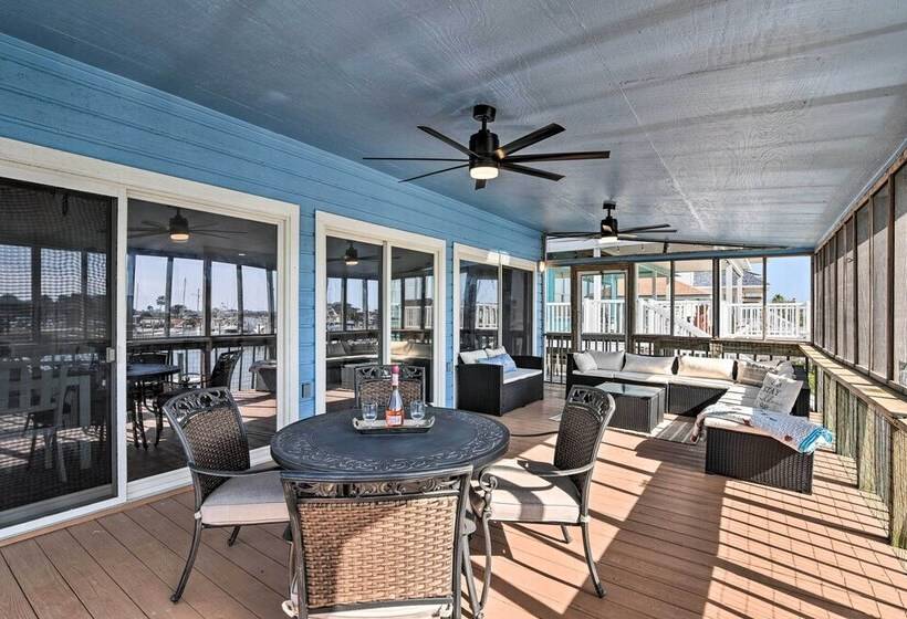 Freeport Home W/ Boat Dock < 2 Mi To Beach!