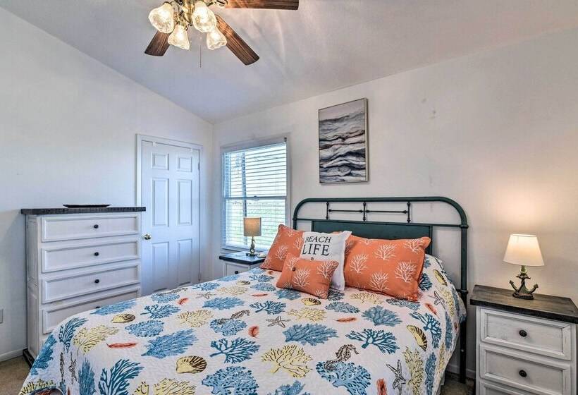 Freeport Home W/ Boat Dock < 2 Mi To Beach!