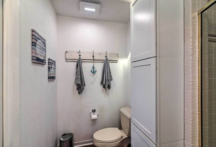 Freeport Home W/ Boat Dock < 2 Mi To Beach!