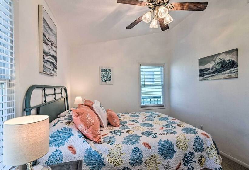 Freeport Home W/ Boat Dock < 2 Mi To Beach!