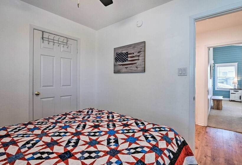 Freeport Home W/ Boat Dock < 2 Mi To Beach!