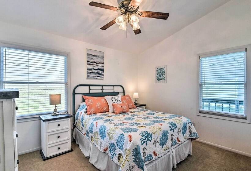 Freeport Home W/ Boat Dock < 2 Mi To Beach!