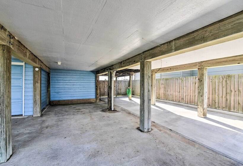 Freeport Home W/ Boat Dock < 2 Mi To Beach!