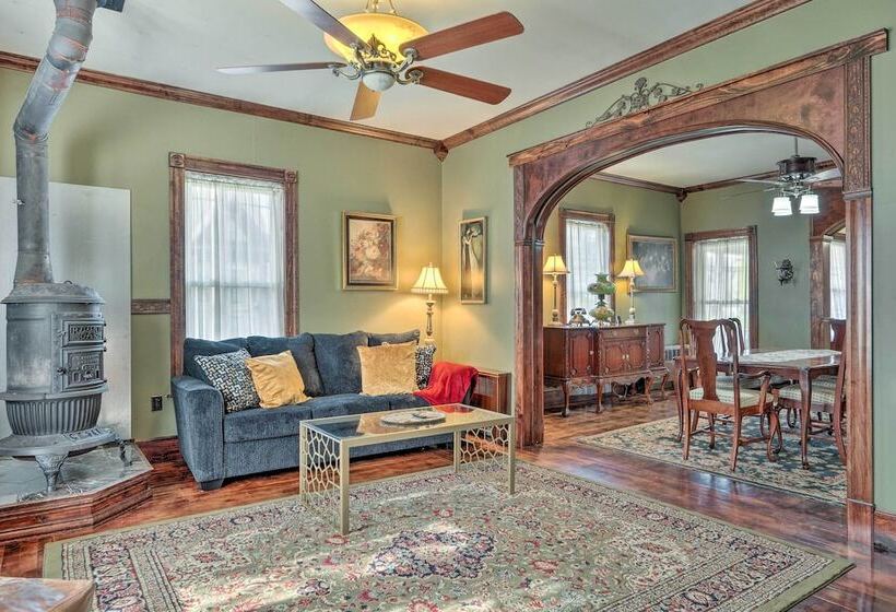 Downtown Lancaster French Victorian Gem!