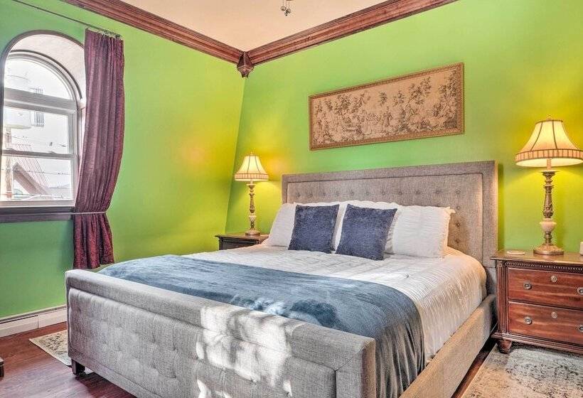 Downtown Lancaster French Victorian Gem!