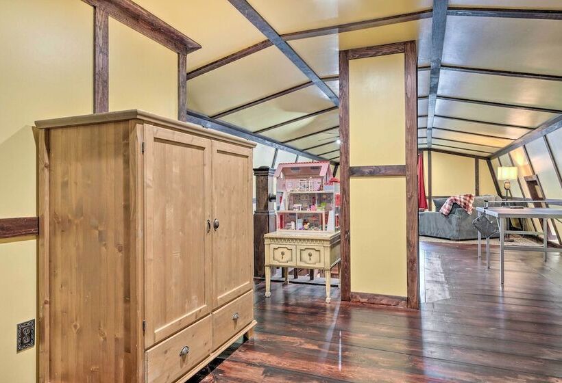 Downtown Lancaster French Victorian Gem!