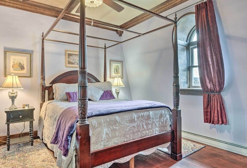 Downtown Lancaster French Victorian Gem!