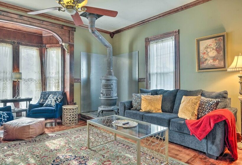 Downtown Lancaster French Victorian Gem!