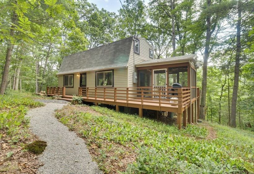 Fully Renovated Broadway Cabin W/ Private Hot Tub!