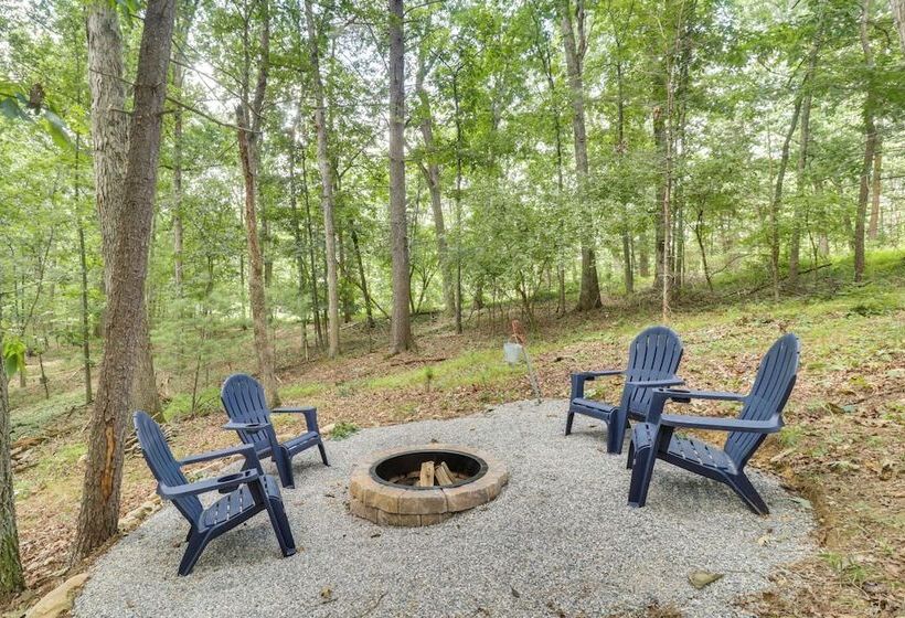 Fully Renovated Broadway Cabin W/ Private Hot Tub!