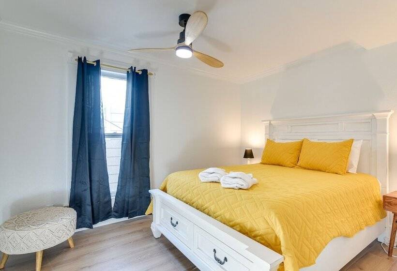 Galveston Vacation Home W/ Hot Tub: Walk To Beach