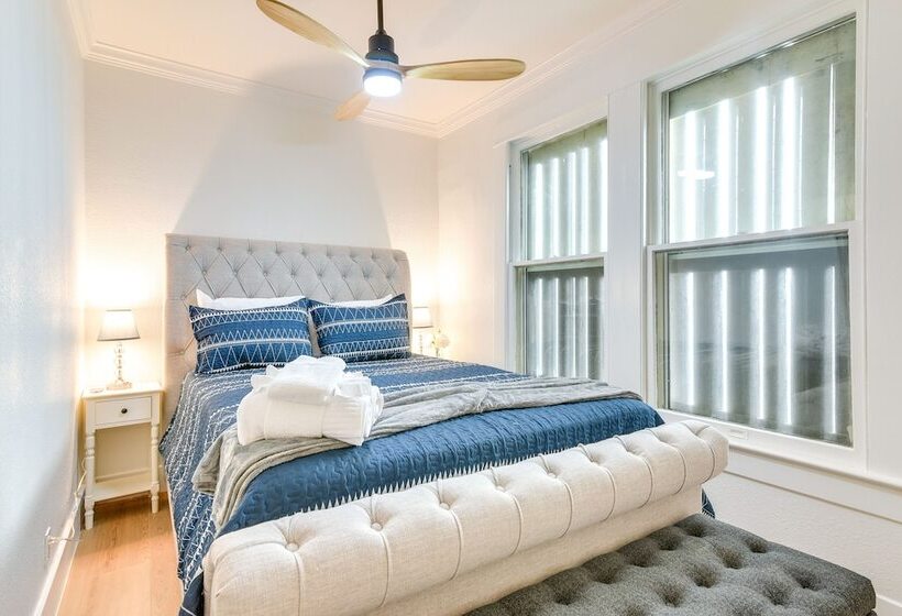 Galveston Vacation Home W/ Hot Tub: Walk To Beach