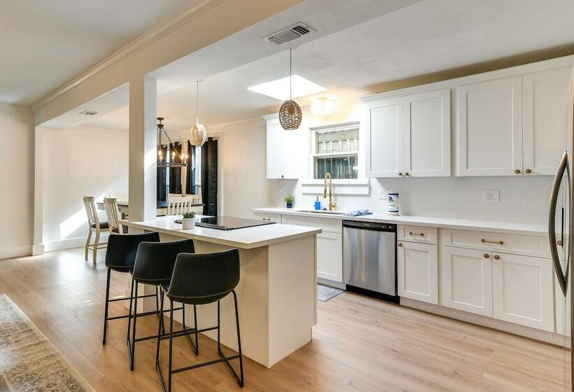 Galveston Vacation Home W/ Hot Tub: Walk To Beach