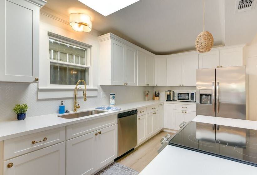 Galveston Vacation Home W/ Hot Tub: Walk To Beach