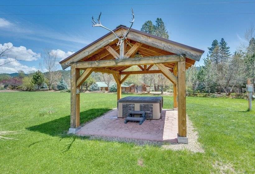 Garden Valley Cabin W/ Teepee, Deck & Mtn Views!